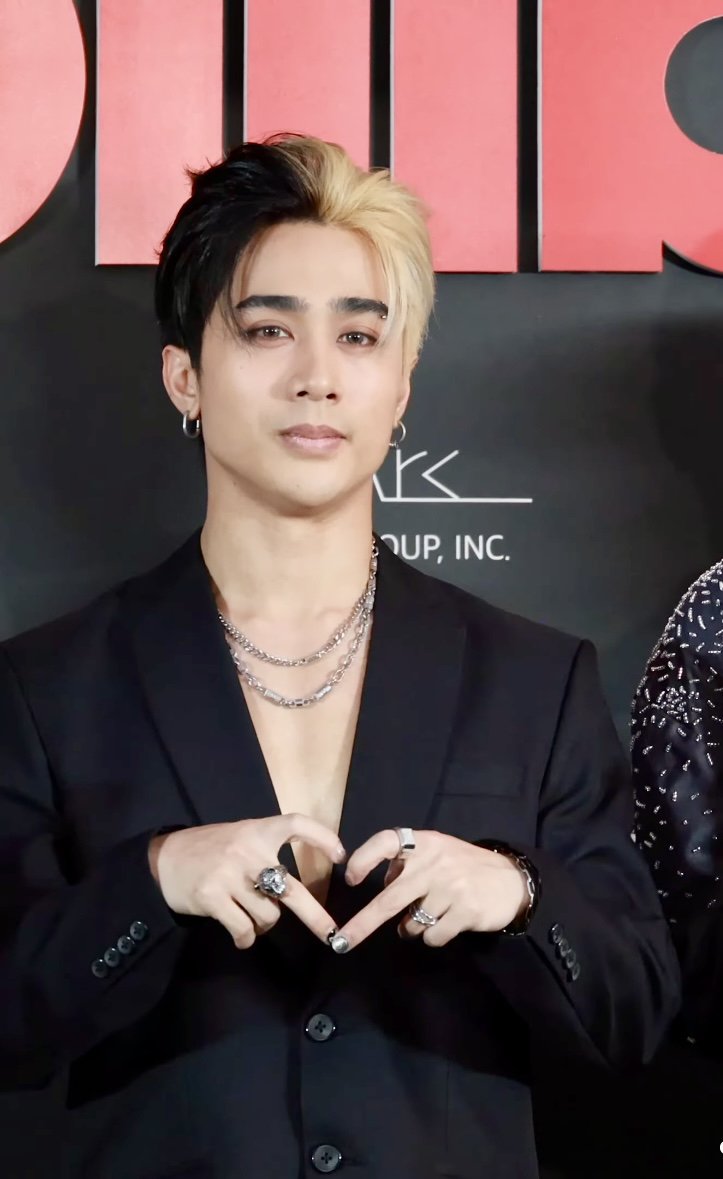 lessencestudios's tweet photo. 📸 Josh of #SB19 stuns at the ‘Billboard K-POWER 100’ event in Seoul.

#SB19atGENTOsaKorea
#SB19atBillboardKPower100
#BillboardKPower100 #빌보드파워100 https://t.co/M9xE6L1q2W