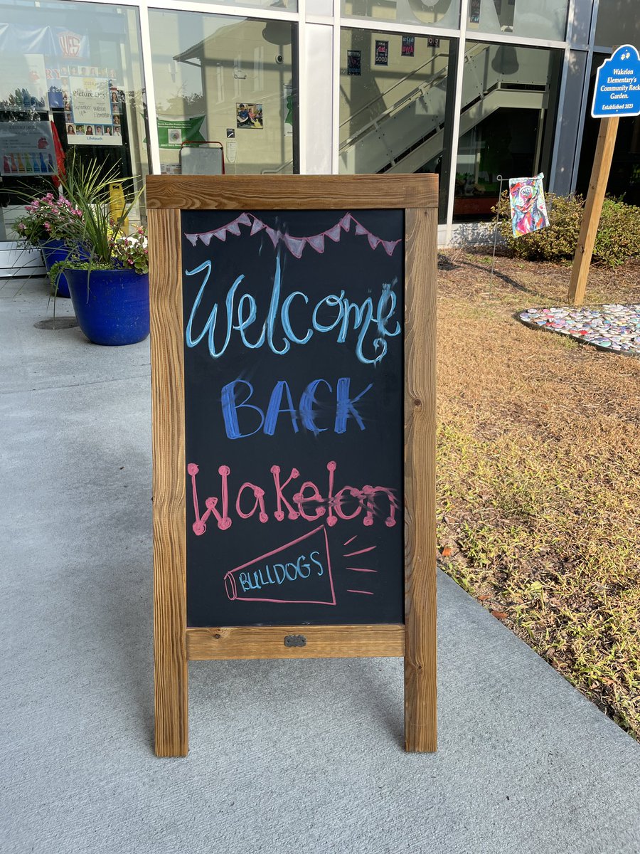 mrs_l_abraham's tweet photo. Happy 1st day of school Wakelon! We are so excited for a fabulous school year! Thank you Zebulon Parks and Rec, PD and Fire for joining the welcoming crew! @DenaNealy @WakelonES @WakeElementary https://t.co/nOtjGGgmNn