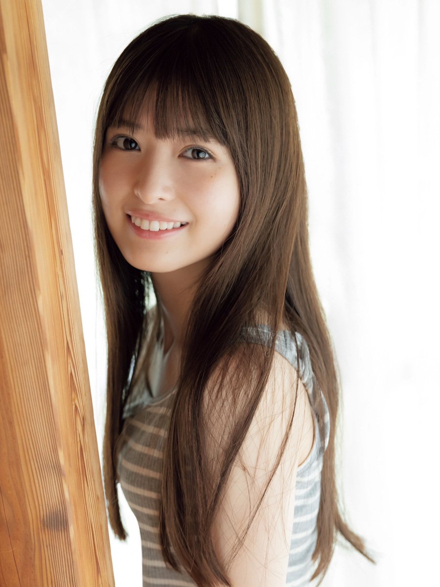 ST_moutsui2's tweet photo. 親が再婚して、今までひとりっ子だった俺に急に美人ができたっていうよく��想されがちなお話。
ただ、この三姉妹は親元を離れてシェアハウスをしているらしく、なぜか俺もそこに住まわされることになりました。 https://t.co/g0fhfPMHRn