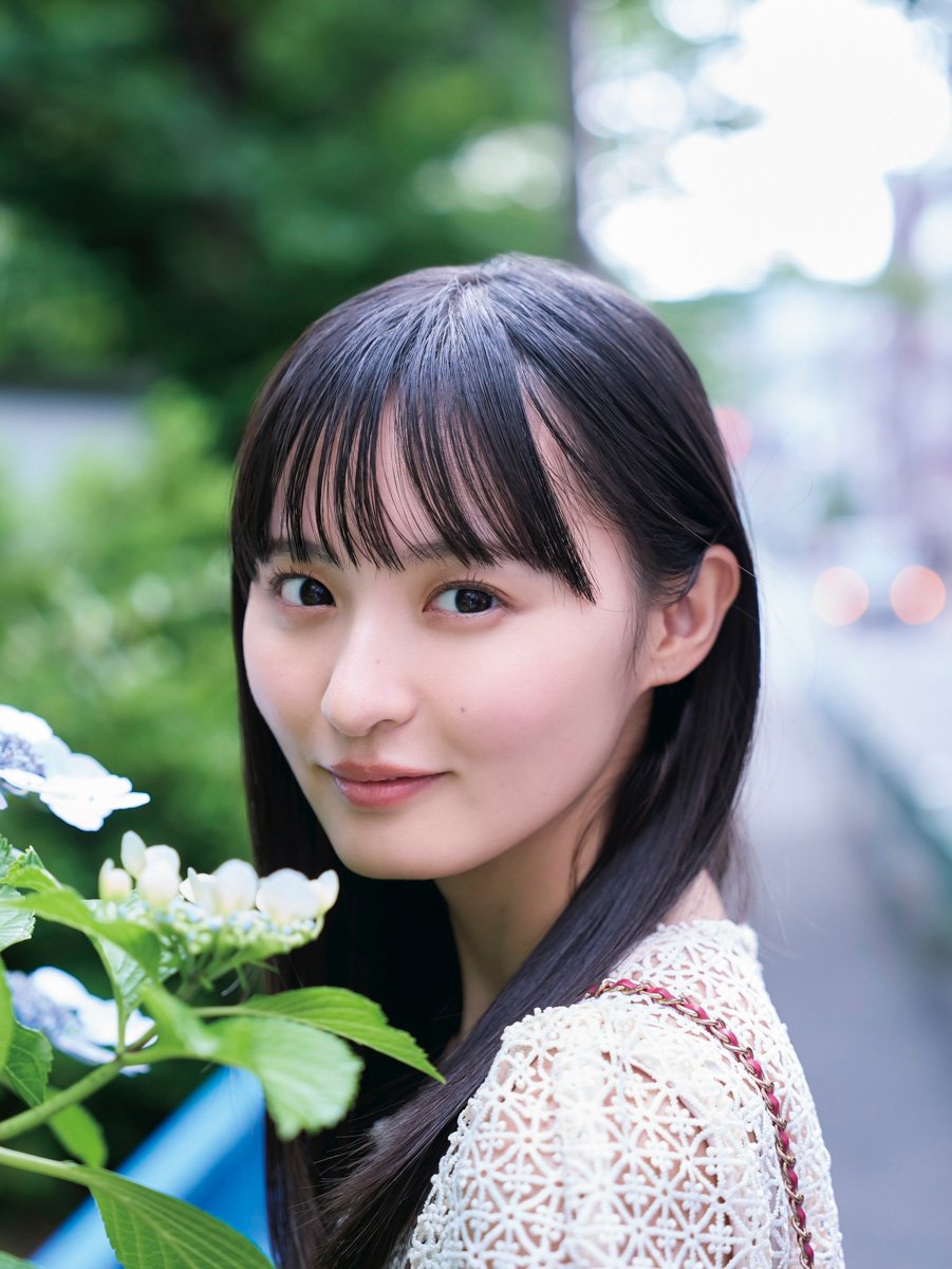 ST_moutsui2's tweet photo. 親が再婚して、今までひとりっ子だった俺に急に美人ができたっていうよく��想されがちなお話。
ただ、この三姉妹は親元を離れてシェアハウスをしているらしく、なぜか俺もそこに住まわされることになりました。 https://t.co/g0fhfPMHRn