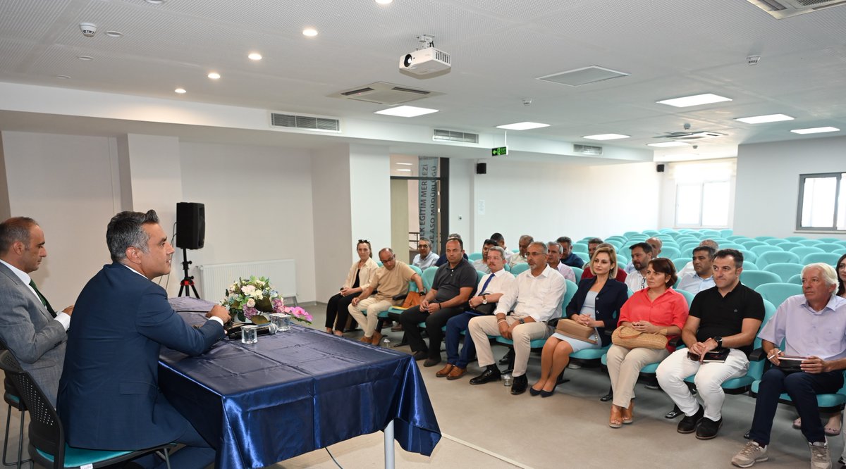Hayat Boyu Öğrenme kapsamında geçtiğimiz dönem çalışmalarının değerlendirilerek yeni başlayacak eğitim öğretim yılında yapılacak faaliyetlerin planlandığı "İl Hayat Boyu Öğrenme Komisyonu"Toplantısı, İl Milli Eğitim Müdürümüz <a href="/emre_caliskan/">Emre Çalışkan</a>'ın katılımıyla gerçekleştirildi.
<a href="/tcmeb/">Millî Eğitim Bakanlığı</a>