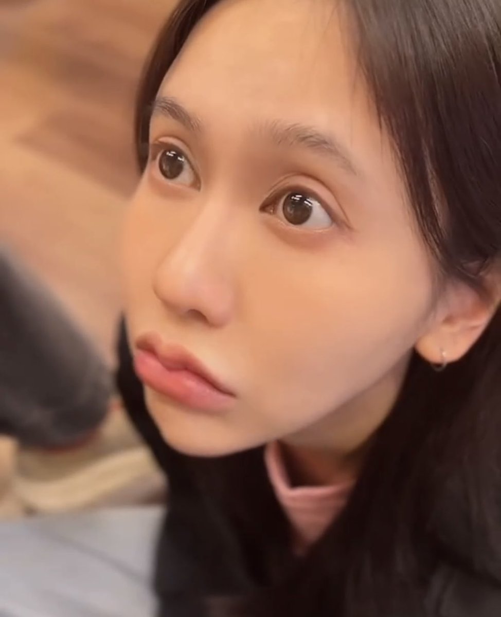 Taetaegoo_soshi's tweet photo. คือเห็นหน้าแล้วอยากเหมา ตำปูปราร้า ลาบหมูไม่ผัก ยำมะม่วง ยำเลม่อน ตำกระท้อน น้ำพริก แจ่วบอง ไข่ต้ม ไข่ดาว จุ้งเผา ปลาเผา ช็อกโกแลต เค้กกล้วยหอม อัลมอนด์ ไข่นกกระทา ถังหูลู่เคลือบช็อก ข้าวจี่ อาซาอิ มะม่วงเบา อะโวคาโด เสาวรส ทุเรียน โน่ส้ม ชาเขียว ชาเขวเนยถั่ว นมชมพู ซุนแด ไห่ตี้ โมโม่ ชาบูหมาล่า เตี๋ยวเรือ เต๋วหมูตุ๋น กินปะ ให้น่ะ