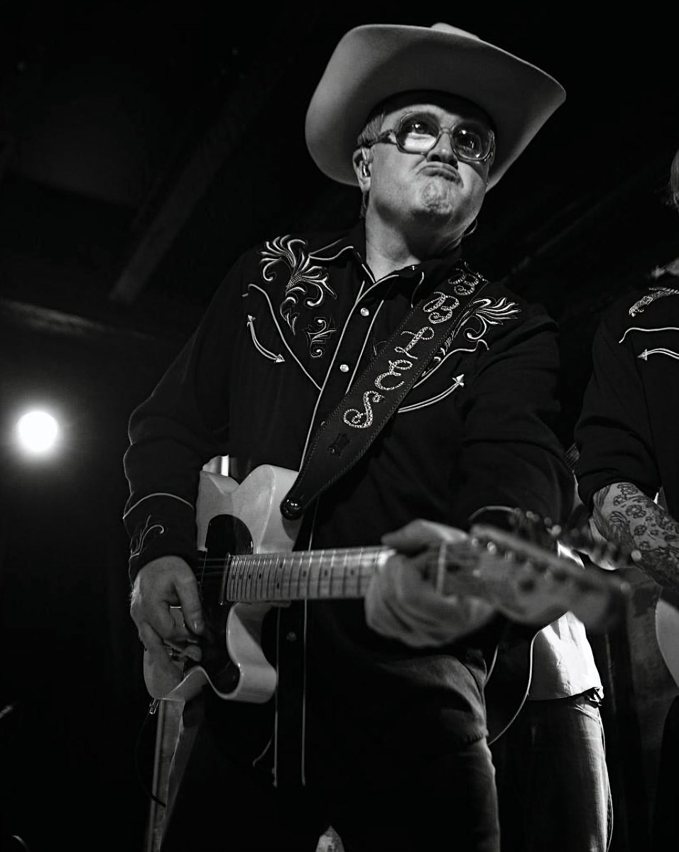 trailerparkboys's tweet image. DOUBLE WHAMMY BORNTDAY!! Give it up for new King of Country Mike Smith, and super talent Cory Bowles! 🎂 🎸 🥃 🐱