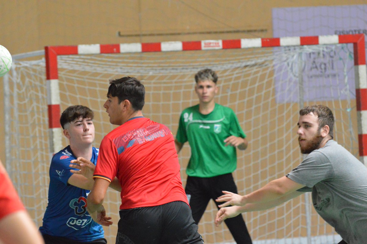 CordobadeBM's tweet photo. El Cajasur CBM juvenil masculino está inmerso en plena pretemporada. Segunda semana de trabajo y a partir de mañana llega una buena prueba con la disputa de la @SpartanHCup en Pozuelo de Calatrava #FactoríaCBM https://t.co/M1rAo22Fxp