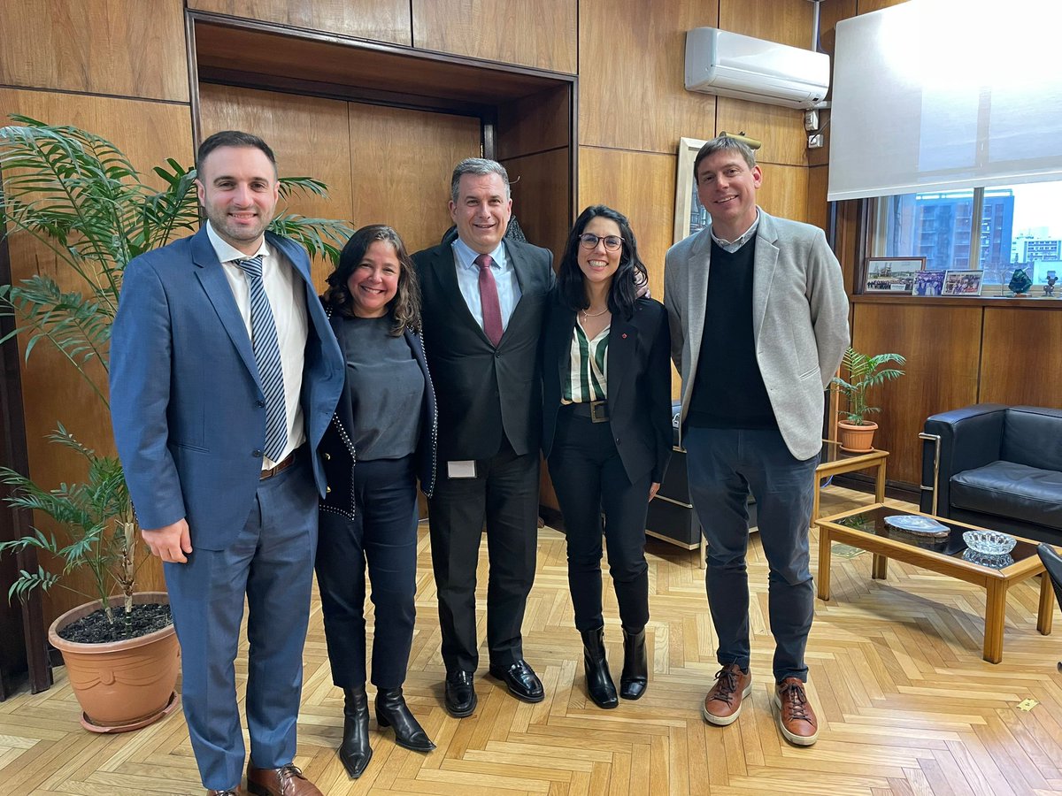 Ambassador Carmen Sorger had the opportunity to discuss with Alejandro Stipanicic and <a href="/AncapUruguay/">ANCAP</a>’s team, about sustainable energy transition in Uruguay! 🌱🔋 It was amazing to explore the similarities with the Canadian strategy.
#EnergyTransition #ANCAP #Canada