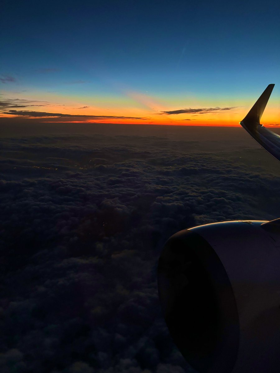 gocciag147777's tweet photo. ⭕️備忘録: KMQ✈︎HND
・✈️サンセット🌇フライトも💙好きです🐡
#sunsetflight #夕焼け #雲の上 https://t.co/GdqAYTCeU3