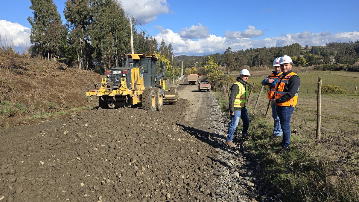Sobre un 30% de avance presenta el proyecto de pavimentación de la Ruta Collimallin-Los Guindos que une  #Temuco y #Galvarino. Las obras se desarrollan en una longitud de 19 km su inversión supera los 7 mil millones y mejora la conectividad y calidad de vida de vecinos.