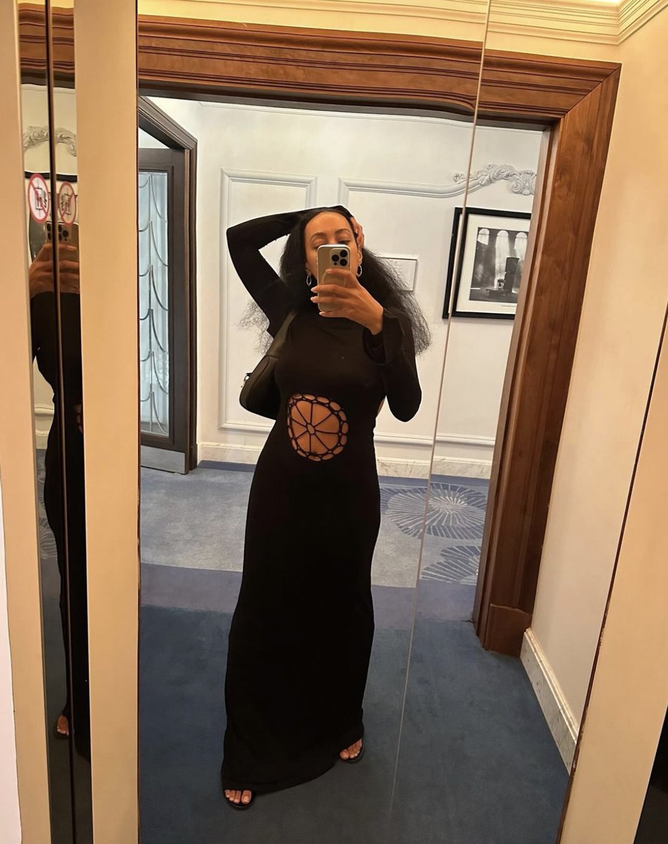 StreetFashion01's tweet photo. Solange (2024) https://t.co/e82DHHlMD6