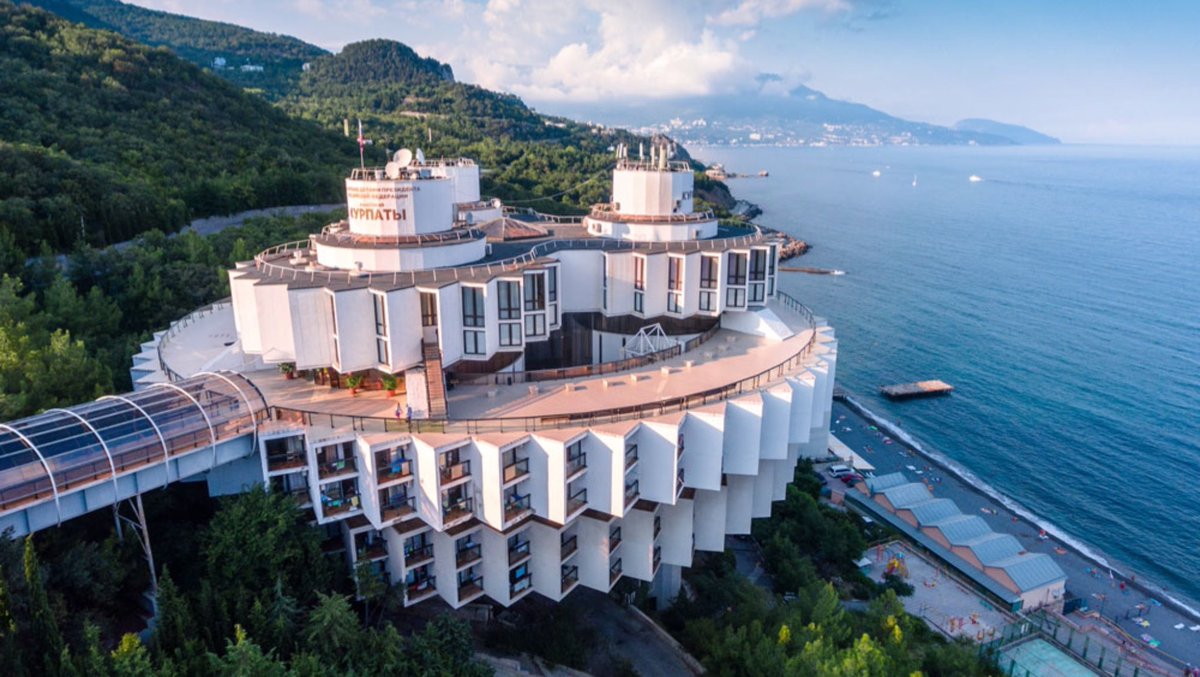 luusssso's tweet photo. The incredible Soviet era Brutalism of the Druzhba Sanatorium https://t.co/2ALoe8xNRM