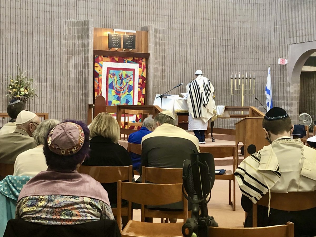 bostonsynagogue's tweet photo. Join our vibrant, participatory downtown community for 2024 High Holiday services &amp; celebrations!  in-person &amp; on zoom  Reserve your seats at: https://t.co/YDAXwkn12Q 

*October 2-12th

#HighHolidays #RoshHashanah #YomKippur #jewish #JewishHolidays #HighHolidays2024 https://t.co/c0SXzKgPc4