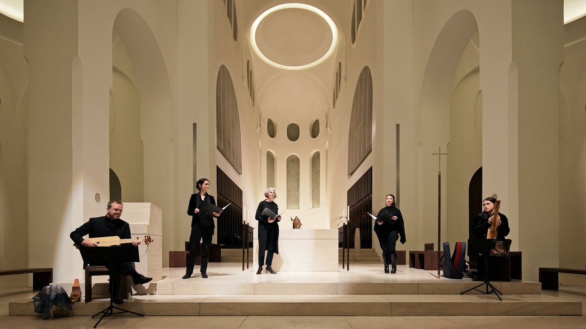 Festival Voix et Route Romane tweet media