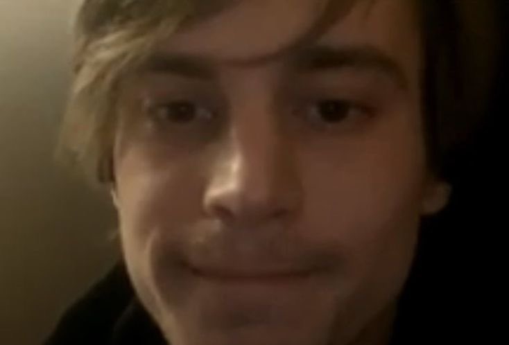 рил: твое еблище на рабочих созвонах. (шизонулся)