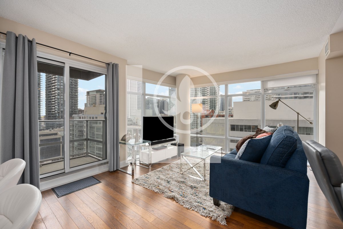 Welcome to Earth! This stunning 1090 sq ft corner suite features 2 beds, 2 baths and a fully equipped open-concept kitchen. Enjoy dark laminate flooring, spacious living areas, floor-to-ceiling windows as well as top tier amenities like an indoor pool, gym and terrace BBQ.