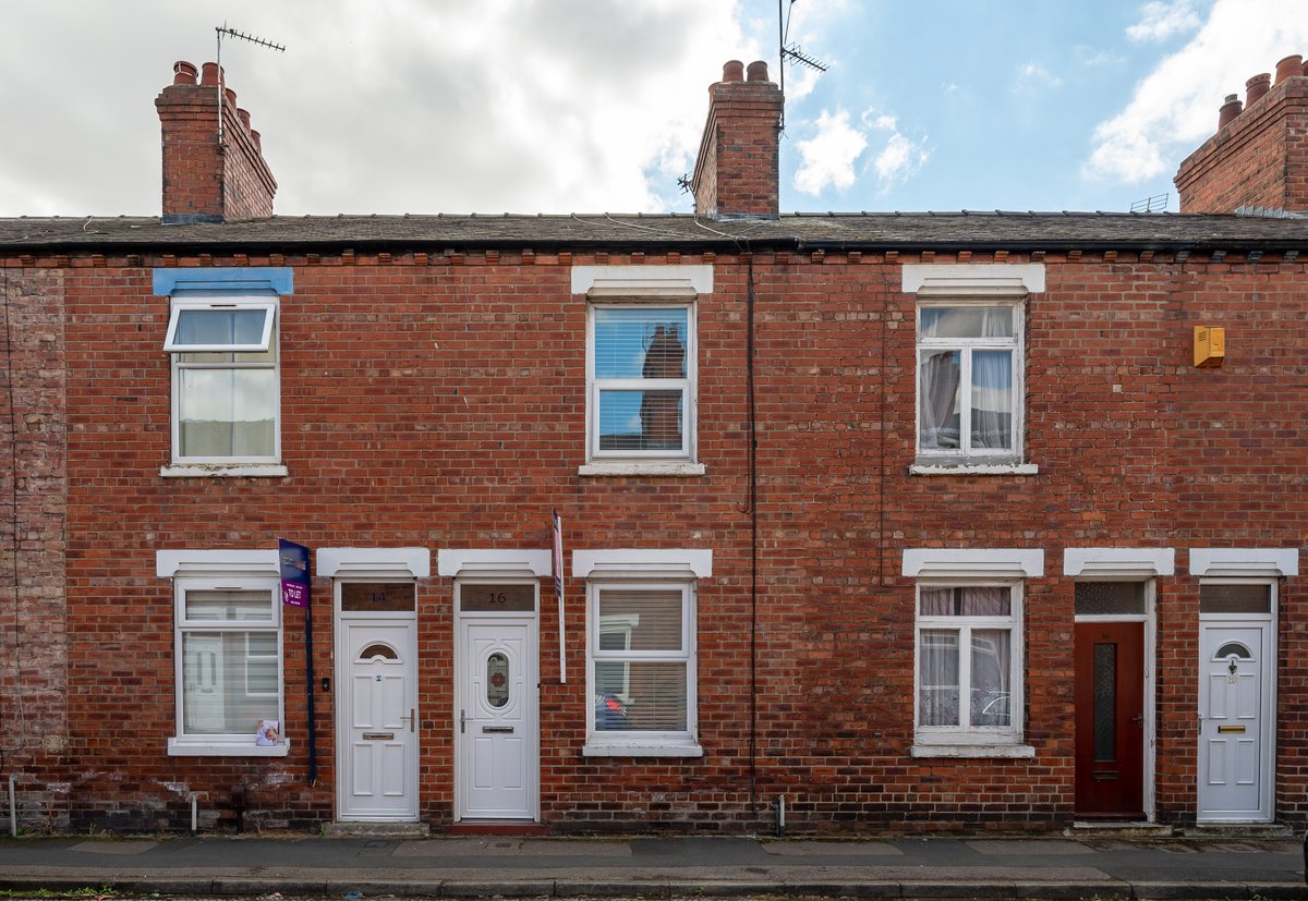 You will discover a variety of properties in #York, from semi-detached to terraced homes, that can be found in the city centre and outskirts. 
Find your dream home today:
bit.ly/3mQ0drw