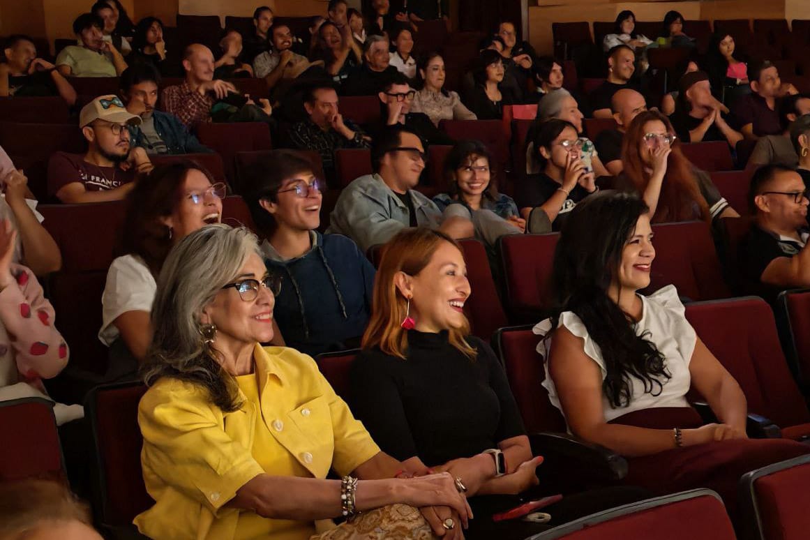 SCultura_Mich's tweet image. Con la función "Razones para Amar", que celebra el amor diverso y la libertad de movimiento, del colectivo @Ecléctico &amp;amp; Bailarines Invitados, dieron inicio las actividades de la Muestra Estatal de Danza Contemporánea en el Teatro Melchor Ocampo. 🩰💃🏾

#MichoacánCulturaViva