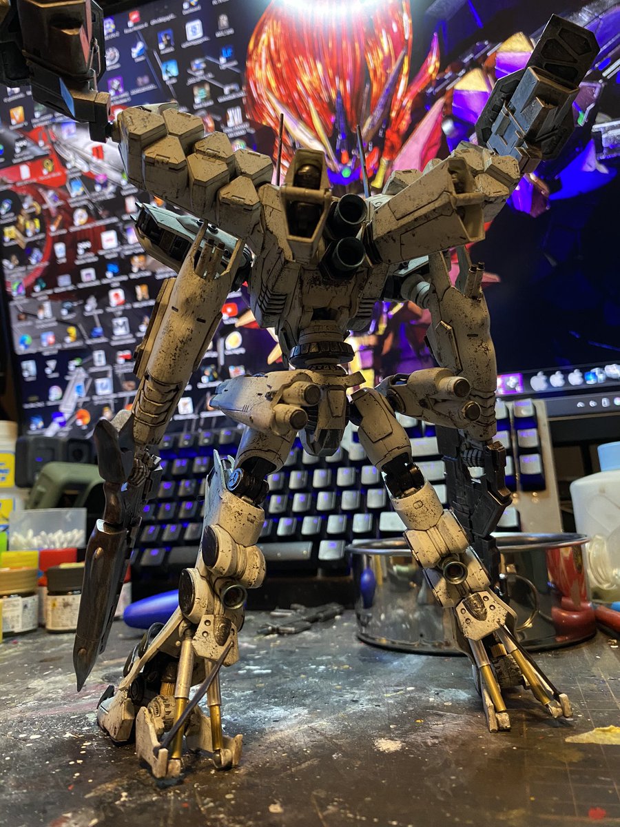 r0NDDGOwR4WN2ux's tweet photo. 本体できたぁー
サスもいい感じで
やっぱAC背後でしょ

#アーマードコア
#ARMOREDCORE 
#WHITEGLINT
#コトブキヤ
#LINEARK
#筆塗り
#ヴィネット
#ジオラマ https://t.co/Uu2xn09q9h