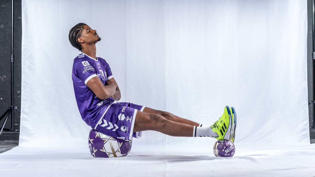 JSCherbourg's tweet photo. 𝐌𝐀𝐈𝐋𝐋𝐎𝐓 𝐃𝐎𝐌𝐈𝐂𝐈𝐋𝐄 𝟐𝟒-𝟐𝟓 💜

@JSCherbourg  x @hummelFrance  🤝

PARCE QU'ICI C'EST CHERBOURG 💜 https://t.co/Zs6iG3l3LH