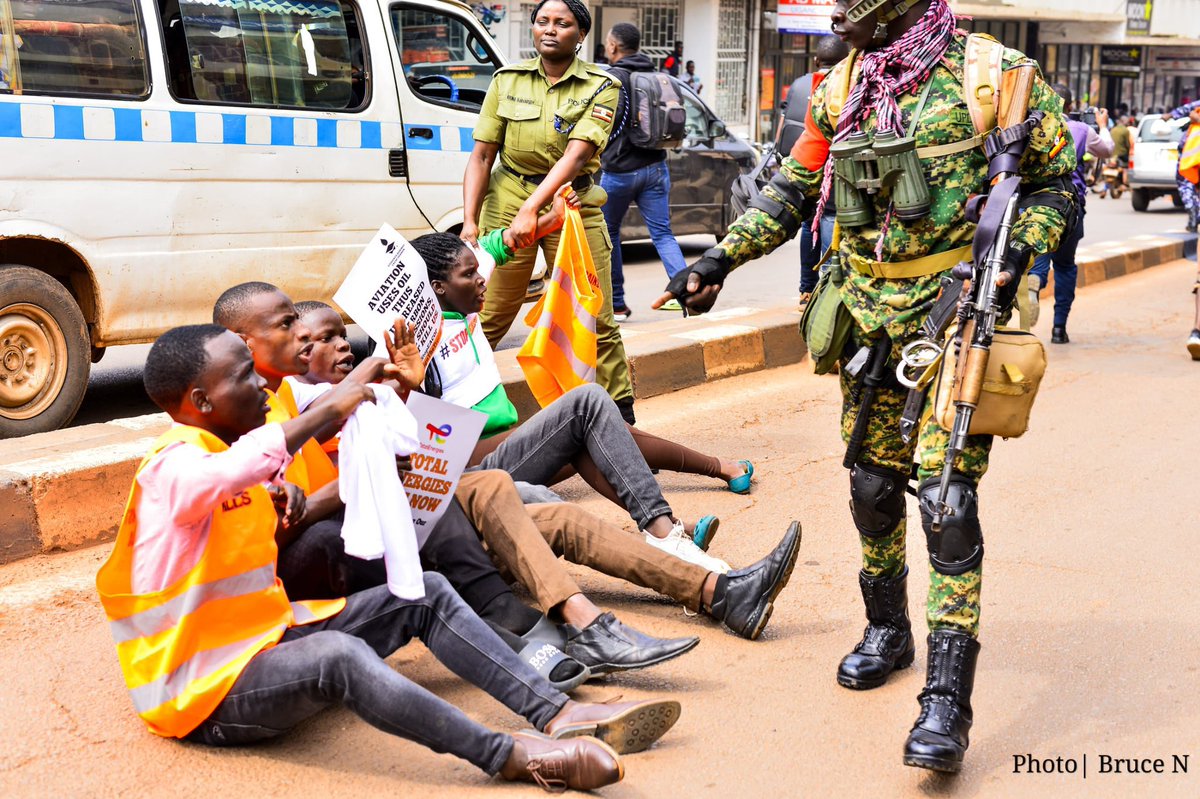 LiberationMo_Ug's tweet photo. Protesting is a constitutional right
No one should be arrested while exercising his/her constitutional rights
We demand the immediate release of our comrades
#nofear
#nointimidation https://t.co/7TDniMls3Q