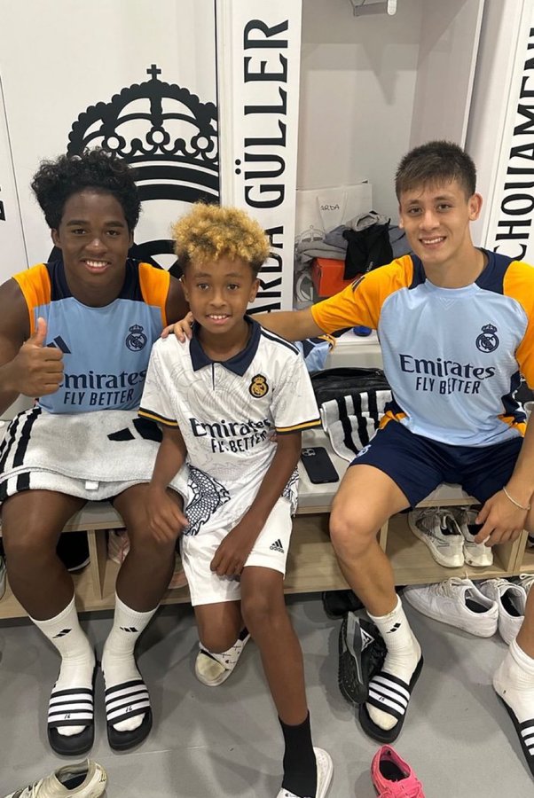 Dünyaca ünlü şarkıcı Tyga çocuğunun Arda Güler ile fotoğrafını paylaştı! "Herkes ona hayran"