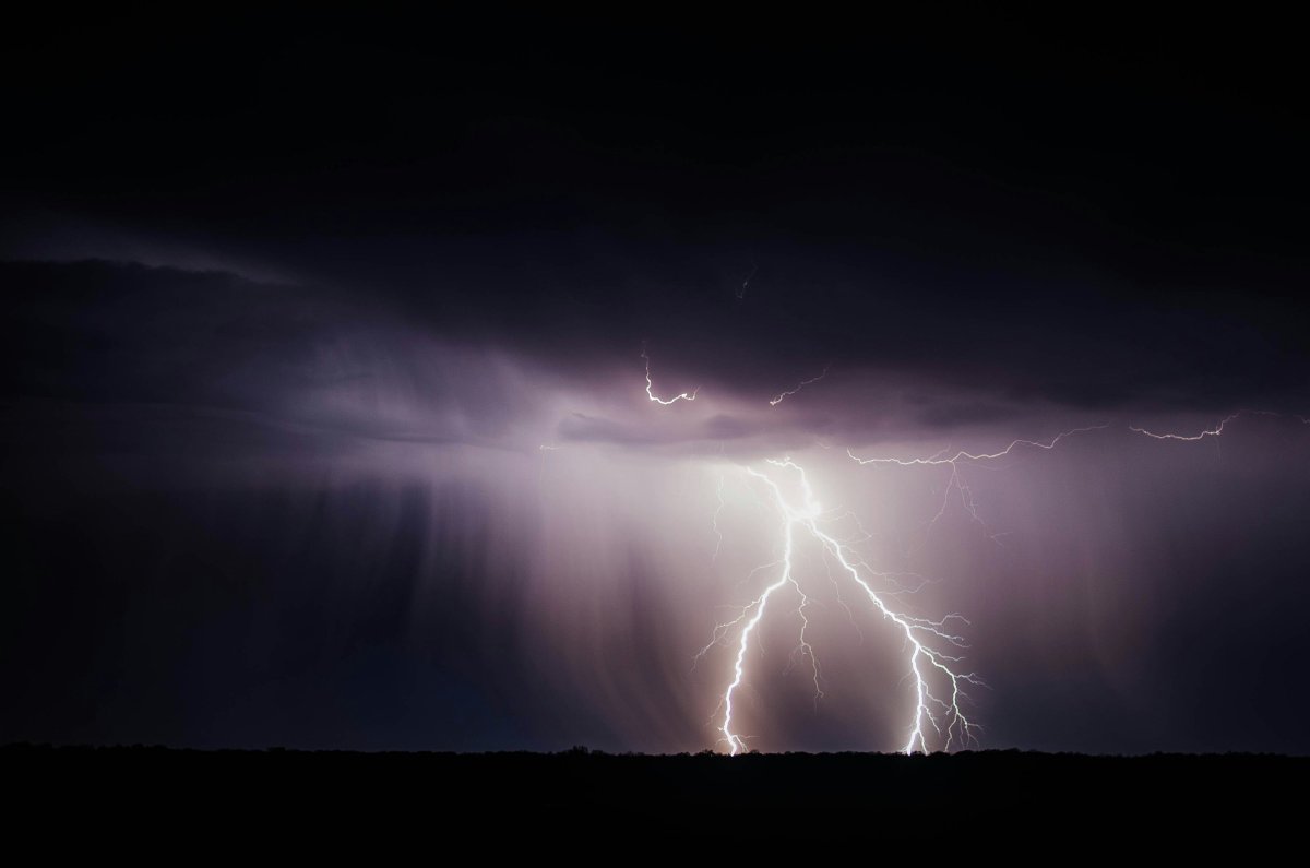 _CRYPE's tweet photo. Am 31.7. gab es starke Gewitter mit Blitzeinschlägen. Bei mehreren Kunden sind diverse Geräte durch Blitzeinschläge zerstört worden. 

Nach 6 Tagen konnten wir 100% der defekten Geräte ersetzen oder zumindest eine Übergangslösung anbieten. 

#CRYPE #CRYPESolutionsGmbH #ITPartner https://t.co/0Uag4cct2G