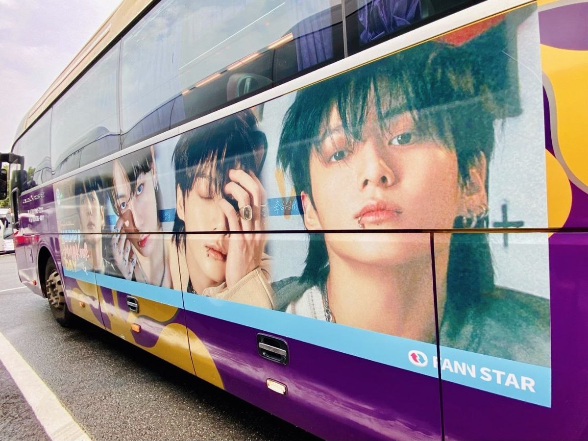 Mikro_Mxco's tweet photo. Anuncios de cumpleaños de JungKook que cubren el K-City Tour Bus de FanNStar del 26 de agosto al 25 de septiembre.

©Bts_chartdata
#WeLoveYouJungkook
#ARMYWillWaitForYou #BTSJungkook #Jungkook #정국 #방탄소년단정국 #ジョングク @BTS_twt #BTS https://t.co/Vu3J4HKXcs