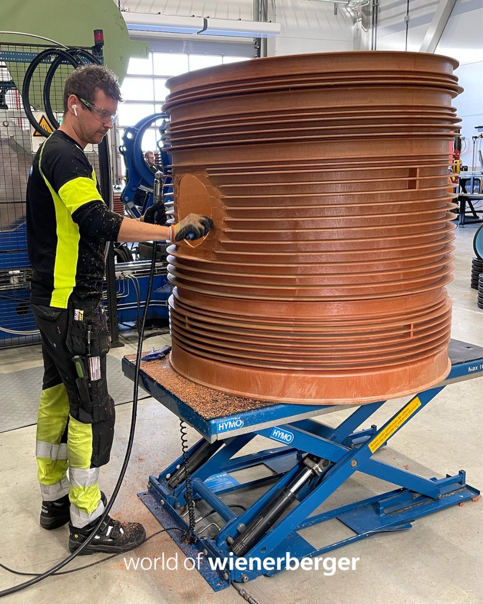 wienerberger's tweet image. An example of state-of-the-art production technology. 🏭📸
The Swedish journey of our communications team continues. Today they visited our flagship factory in Ljung, Sweden, the largest #pipefactory in the region.
#worldofwienerberger #sustainablepipingsolutions #pipelifesverige