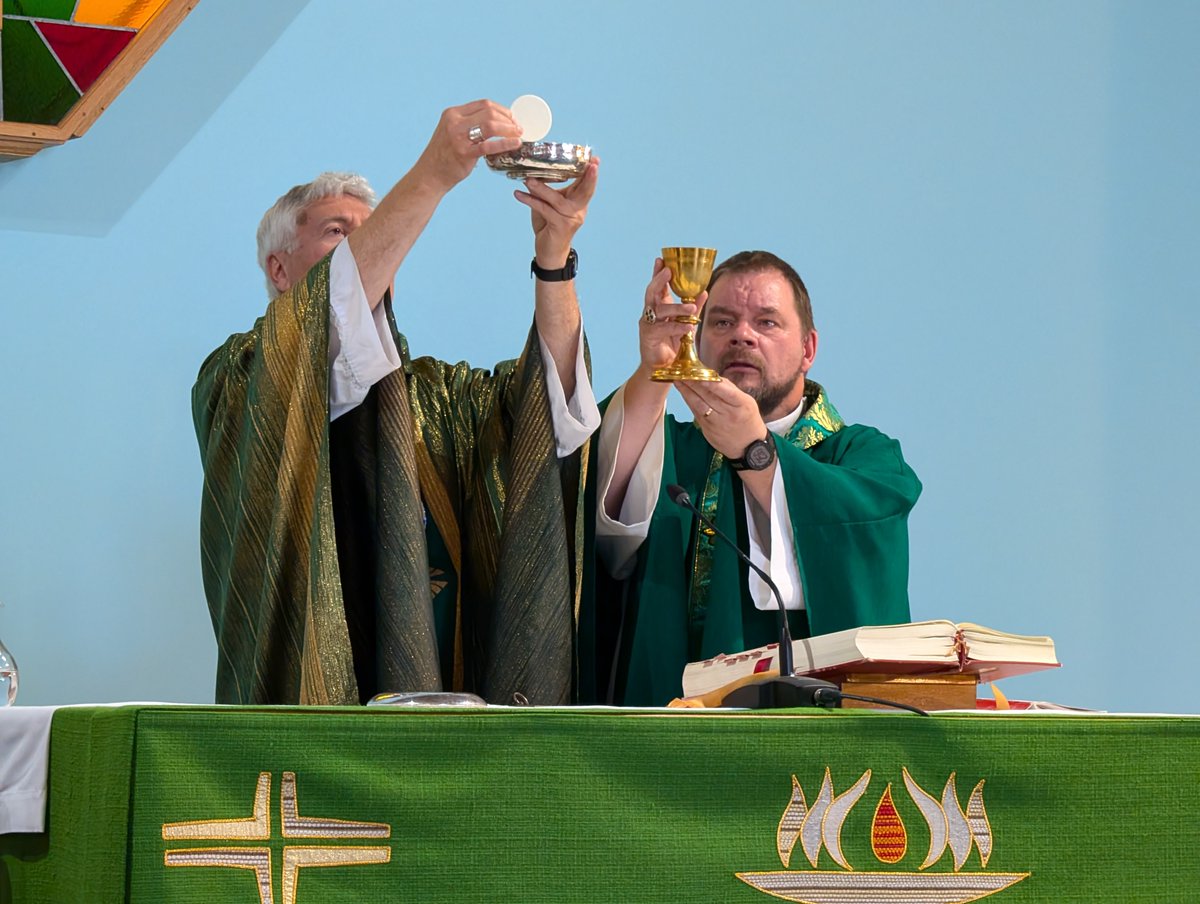 lizambaile's tweet photo. YCS's Sharing the Journey and Commitment to Truth and Reconciliation. It was a beautiful mass with Archbishop Murray Chatlain and Bishop Jon Hansen. @ycsnwt @CSsR_Preacher @GrACE4cathed @simonegessler @GSCSNews https://t.co/juU4sIG4EA