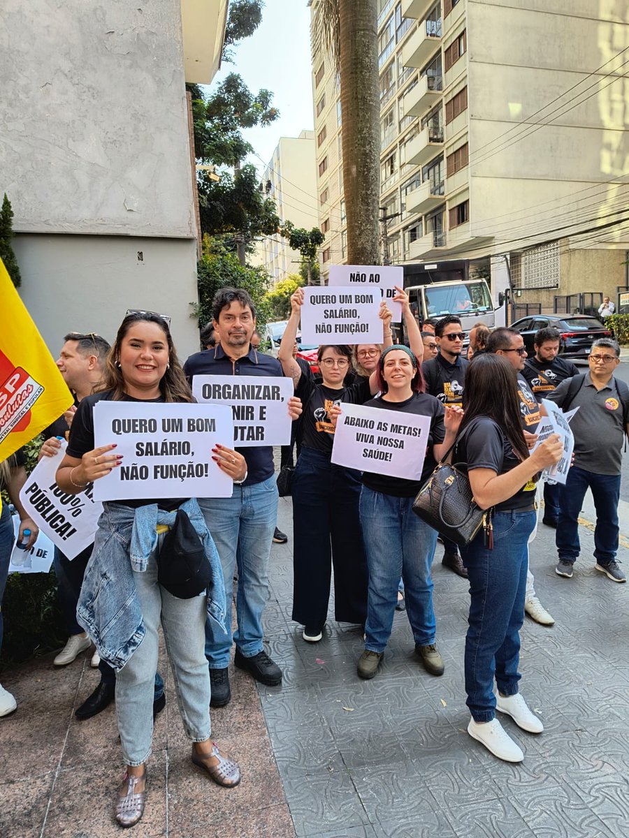 AltinoPrazeres's tweet photo. Todo apoio à luta dos bancários!
Tô com eles!
#MerecemosRespeito 

Os bancos lucram bilhões enquanto os bancários e a população não têm seus diretos atendidos! 
Chega de especulação! 
Chega de juros altos!
Pela estatização do sistema financeiro! https://t.co/u94vHn0VCC
