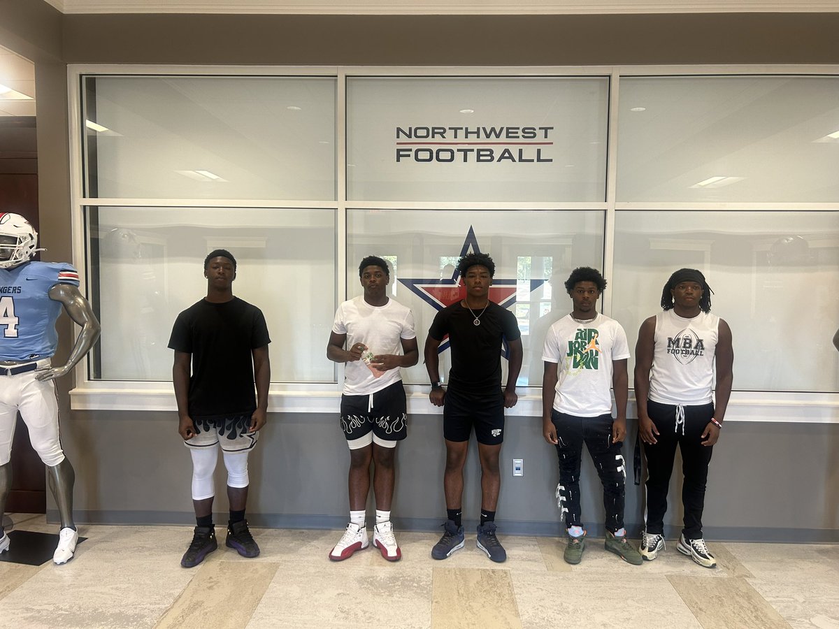 DJames_5's tweet photo. Couple of our guys got a chance to go down to Northwest Community College to meet the Head Coach and Staff . 

Thanks for the invite and we look forward to seeing a couple our guys down there .  @CoachCJones20 @NWCC_Football @johnvarlas https://t.co/xAuEt4dIiC