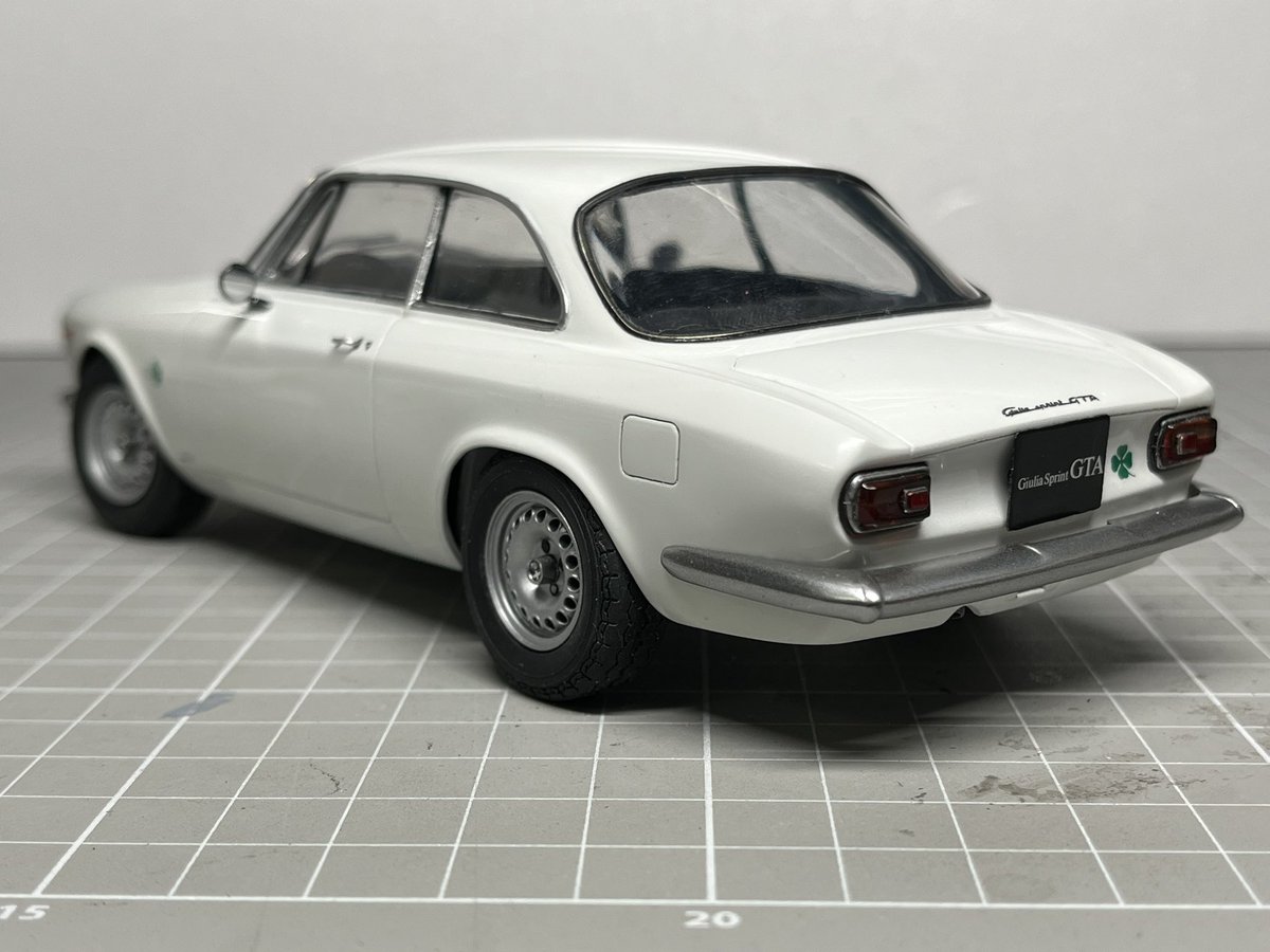 改めて、本日発売のモデルアート誌にてタミヤ アルファロメオ ジュリアGTAを制作しました。
北澤さんのシルビア、髙橋さんのダックス、座間さんのMP4/4とオートモデルのニューキットも充実。
どうぞよろしくお願い致します。