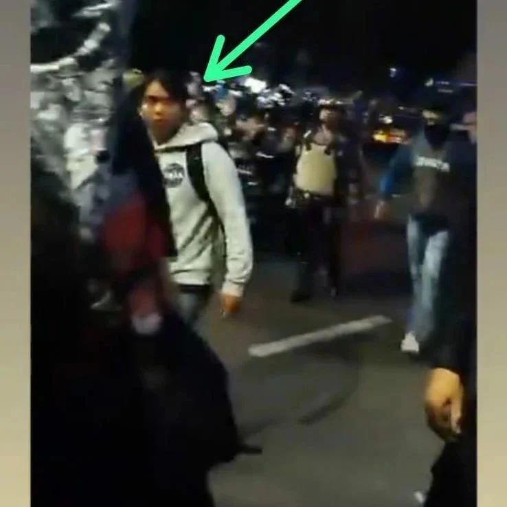 al_tiawan's tweet image. Tandain mukanya yg pke hoodie,tim culik dr pihak polisi brutal di semarang,pramono jogja bu mega