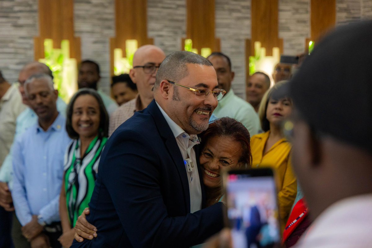 Inauguramos nuestra primera oficina de Gestión Senatorial en La Romana! 🎉 
Agradecemos profundamente a todos los sectores presentes por su apoyo y compañía en este día tan especial.

#eduardespiritusanto #eduardsenador #laromana