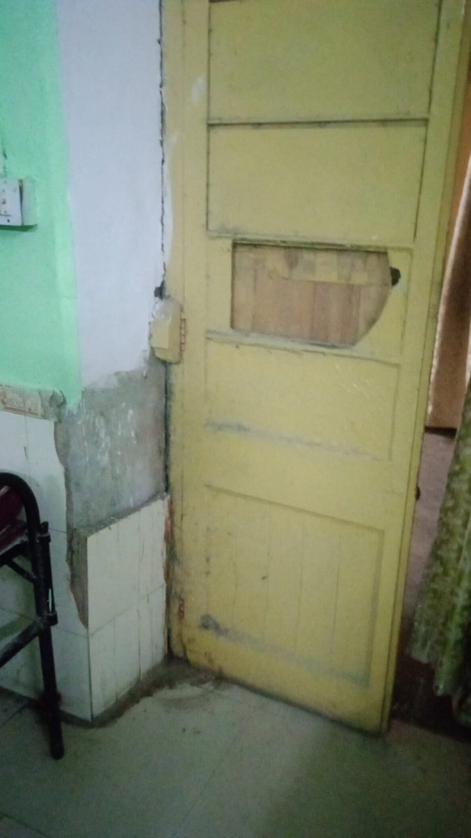 ये हालत है डीडीयू टीटीई रेस्ट हाउस की न सफाई न चादर कमरे की हालत बद से बद्तर 6 महीने से यही हालत और अधिकारियों के जू नहीं रेंग रही कृपया इसपर सख्त से सख्त कार्यवाही होनी चाइए। <a href="/ECRlyHJP/">East Central Railway</a> <a href="/AshwiniVaishnaw/">Ashwini Vaishnaw</a> <a href="/RailMinIndia/">Ministry of Railways</a> <a href="/GMNCR1/">GMNCR1</a> <a href="/DRM_DDU/">DRM Pt. Deen Dayal Upadhyaya Division</a> <a href="/srdcm_prayagraj/">Senior DCM Prayagraj</a> <a href="/irtcso/">IRTCSO</a> <a href="/PMOIndia/">PMO India</a>