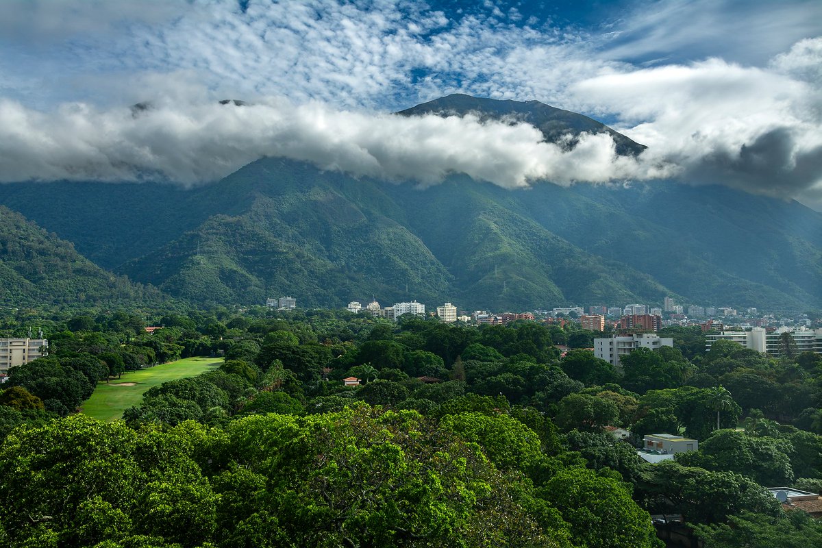 jimmyvillalta's tweet photo. Simplemente CARACAS #venezuela #Caracas #ccs
#caracas_ve #caracasbella #CaracasRandom #photography #nikon #latinoamerica #landscape #paisaje #fotosdeVenezuela #fotodelAvila #avilaccs #parquenacionalelavila https://t.co/6xOcq2iuV6