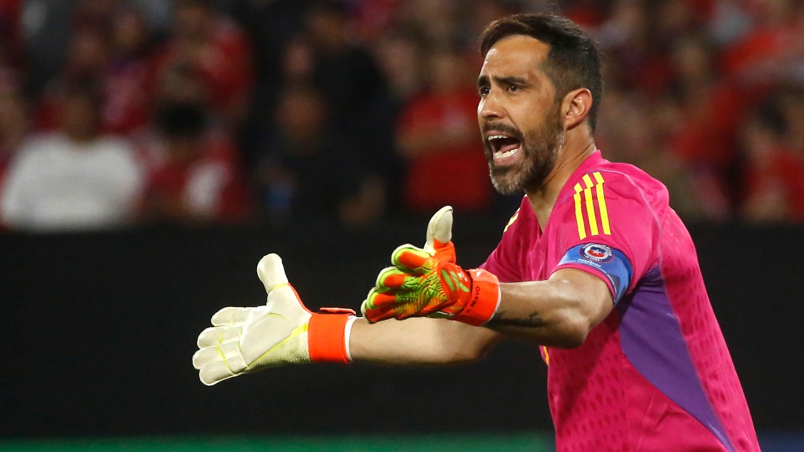 Claudio Bravo se retira y genera conmoción en el fútbol chileno.