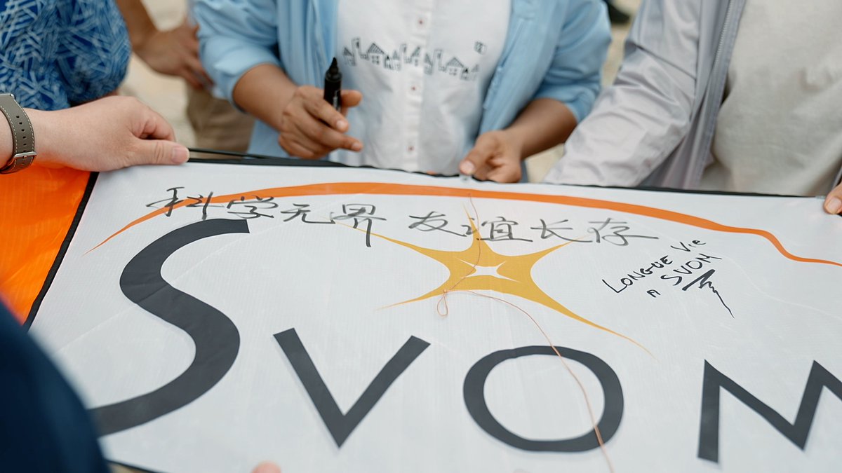 wulei2020's tweet photo. On the day before the launch of #SVOM satellite, Chinese and French scientists and engineers launched some kites. They wrote downed their best wishes.
What were written on the SVOM kite?
#FlyingaKitetotheStars @SVOM_mission https://t.co/2QuACbs5qk