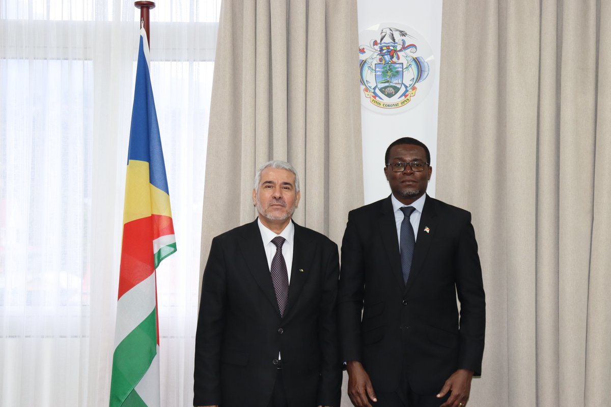 Algerian Ambassador Fulani Ghouini met with Minister -ACCE today to discuss agriculture, energy, and water management.The talks focused on boosting food sovereignty, renewable energy, and sustainable development,highlighting the potential for stronger #Seychelles-#Algeria ties.