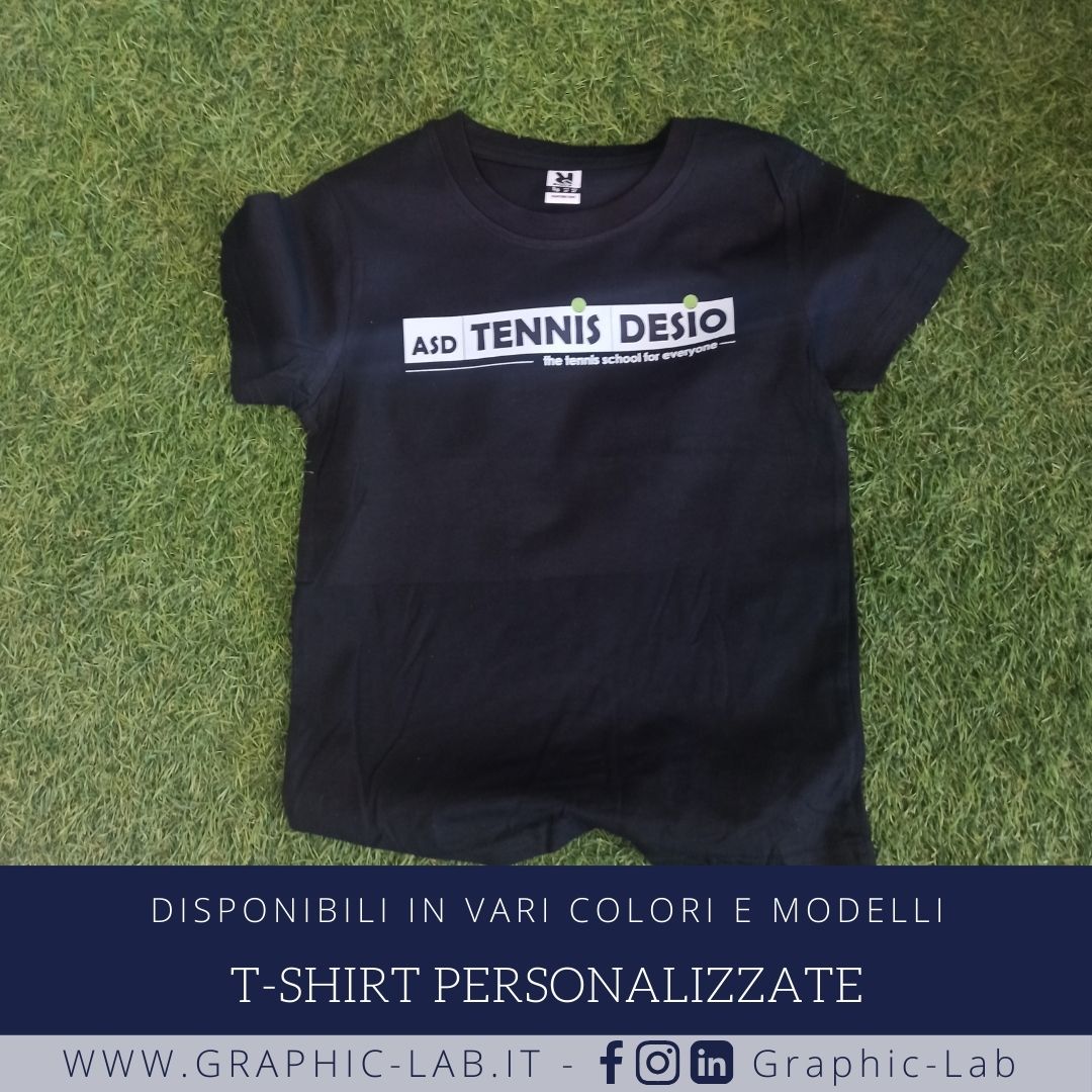 T-shirt personalizzate tramite stampa serigrafia, stampa in digitale, DTF o sublimatica. Maggiori info sul nostro sito internet graphic-lab.it/t-shirt