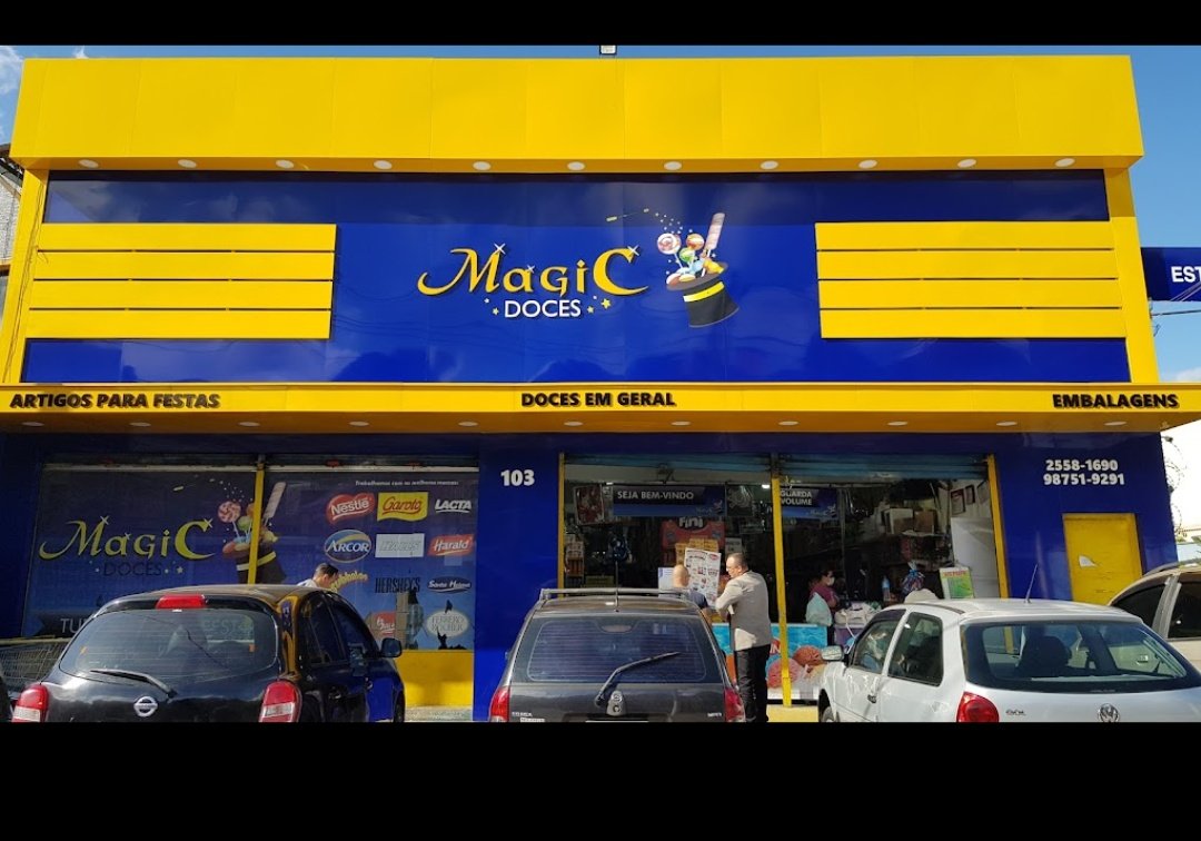 Gustavramski_'s tweet photo. EXPOSED!
Funcionários da MAGIC DOCES na zona leste de SP acusaram  uma criança negra de 7 anos d idade d roubar uma bolacha no interior da loja.
A mãe indignada pediu q eles provassem, mas imagens das câmeras o desmentiram.
Racismo se combate com educação, processo e BOICOTE.🧐 https://t.co/wNSDSmoI1w