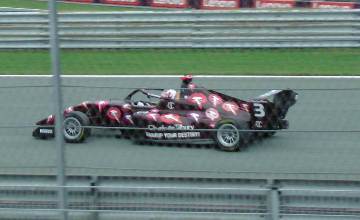 Kazlu00's tweet photo. - Et si on allait voir un GP de #F1 cet été ?
- Oui mais lequel ?
- Si on va au #DutchGP on pourra voir @DorianePin et @LolaLovinfosse
- Vendu https://t.co/rL8Iy9vSSr