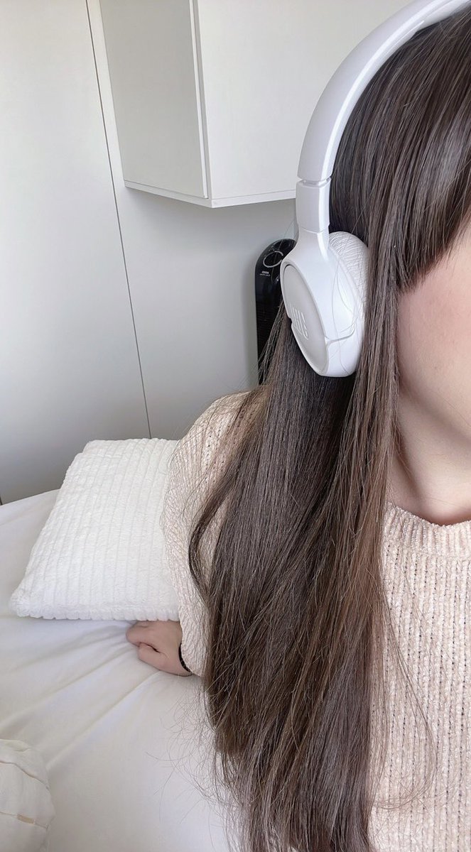 sawakogi's tweet image. bora estudar 🎧👩🏻‍💻#studytwt #studytech