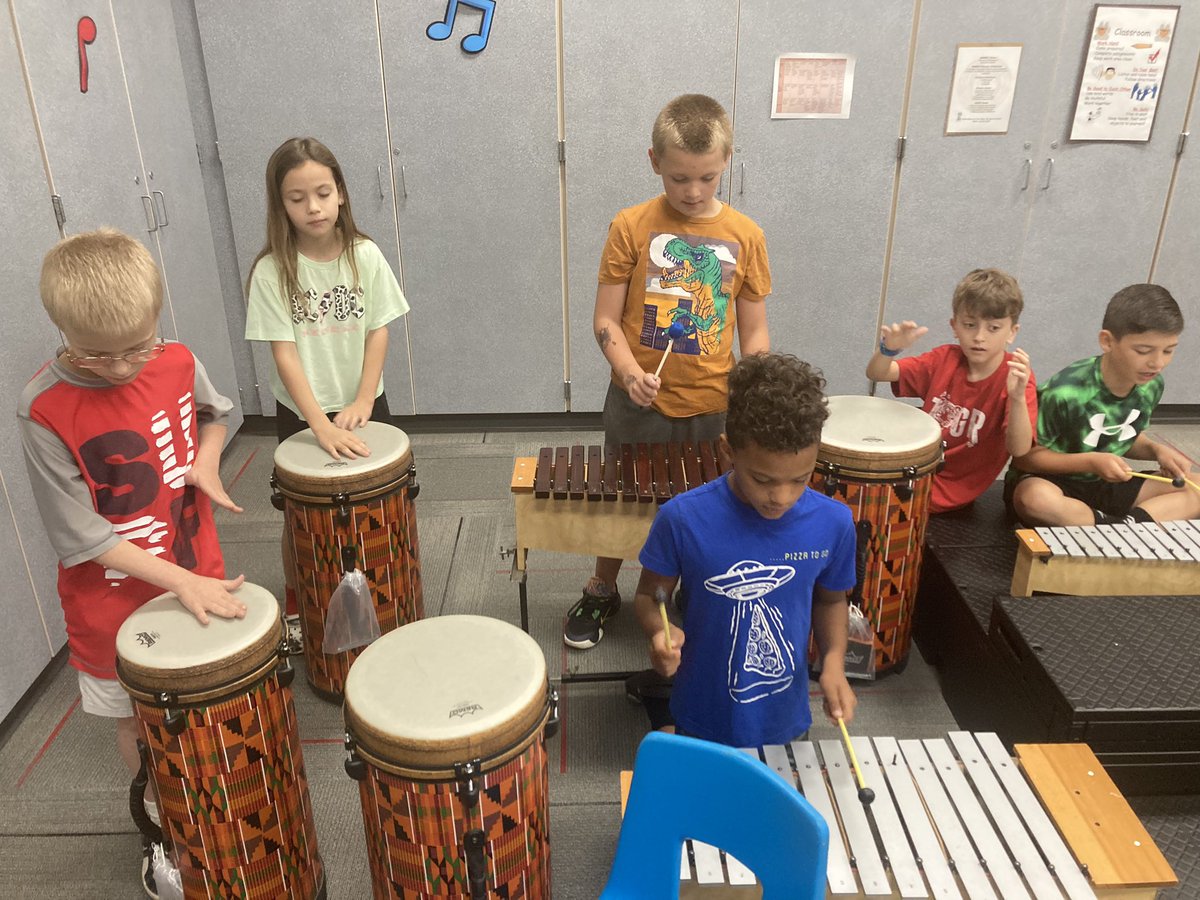 mrslinderwell's tweet photo. Enjoying the day at BHES! #ChooseTheBetterSide #CTBS https://t.co/TLFmI75JWR