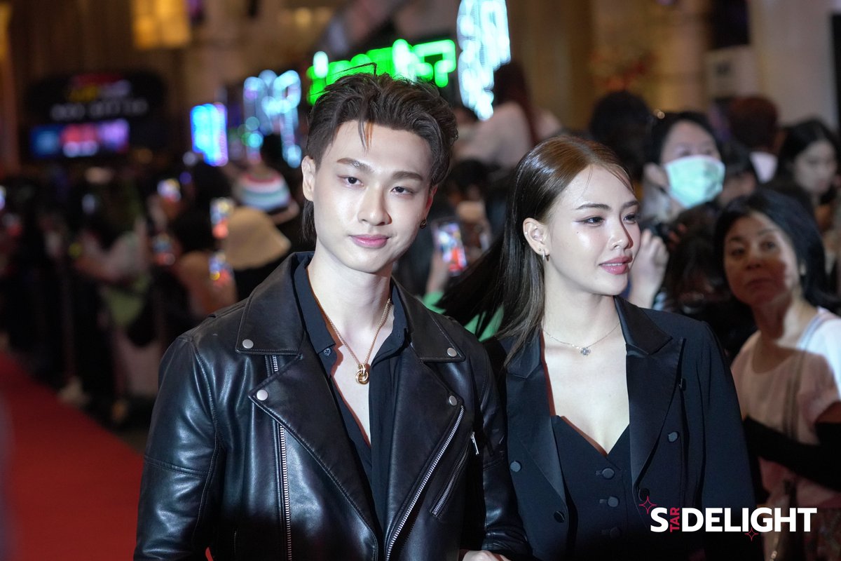 StarDelight_ent's tweet photo. "กัน ณภัทร-พิม พิมพ์สัจจี" ช่วงเดินพรมเปิดตัวกาล่าพรีเมียร์ภาพยนตร์สุดระทึกขวัญ "EXIT ปิด เกม ล่า"

#EXIT #Exitปิดเกมล่า #EXITMOVIE 
#gunnapatn
#pimsatfilm #พิมพิมพ์สัจจี
#EXITGALAEVENT https://t.co/VRKuhLdEFX