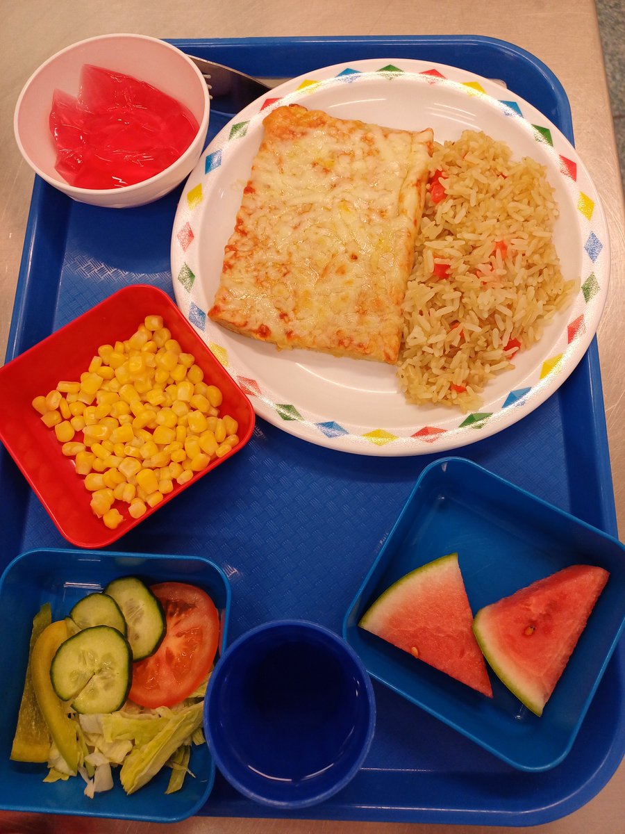 Some pupils at Braehead primary enjoying some delicious meals from our new menu which launched yesterday. Looks tasty Julie! #itsSLC