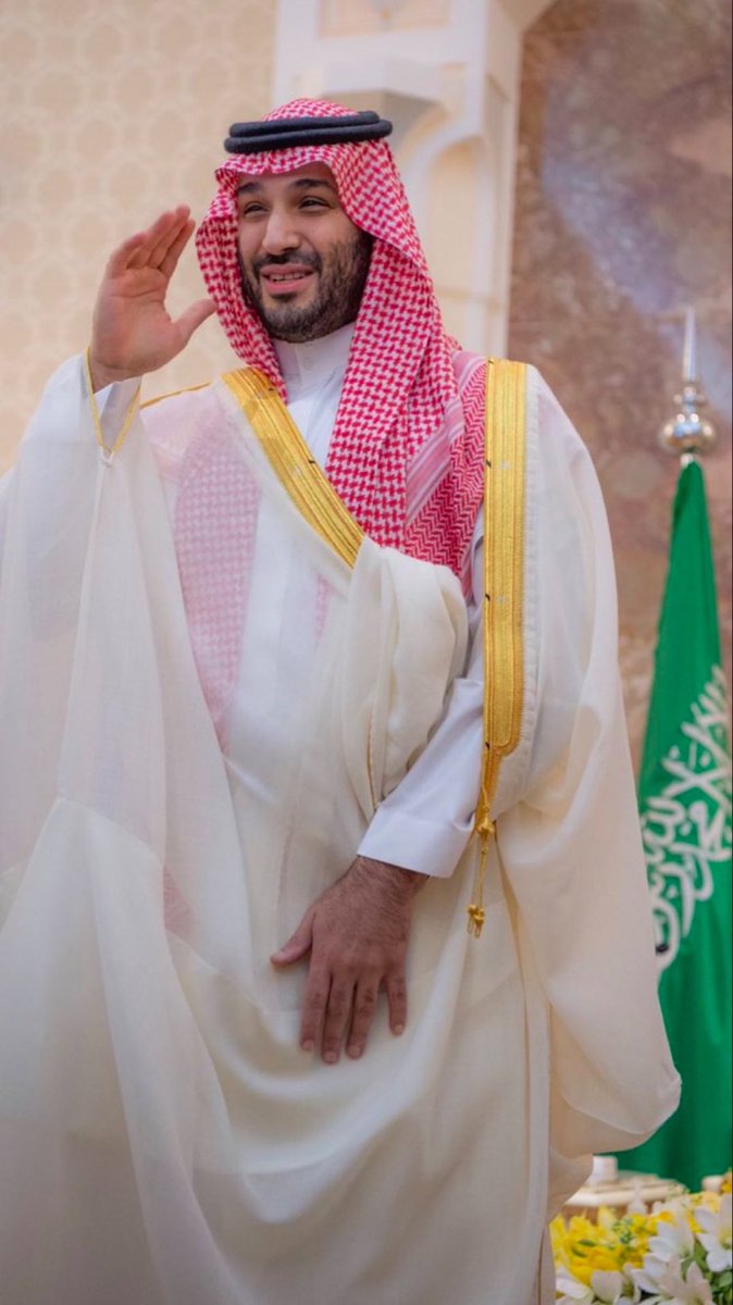 كفة حضورك ، تميل بـ كفة العالم 
أنته بـ كفه ، وكل العالم بـ كفه..