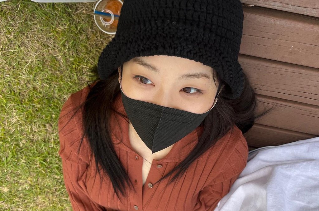 Con cubrebocas porque además de ser parte de mi estilo la viruela está llegando a nosotros !!! anyway, ¿sabían del #𝐬𝔥a𝚔e·触る𝐭o𝚙? Yo recién me enteré y bueno, nos vamos al #𝒃ōp𖠇ུ𝐫𝔥y𝕥hm que recorre por mi sangre.

𝐂y𝚋ər𝕡ün𝚔 ★ ࣪˖  #𝕝ucifer !