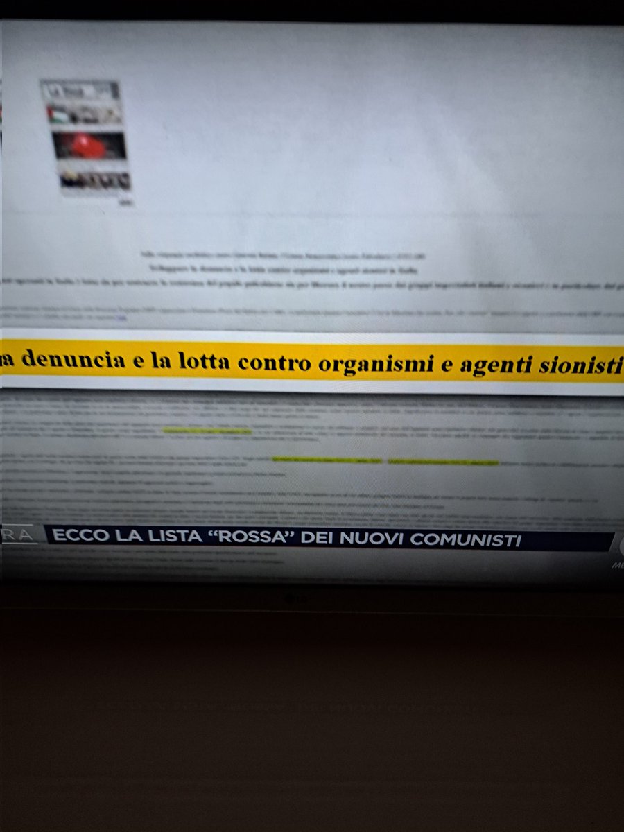 FaniSimonu34434's tweet photo. #4disera ECCO LA LISTA ROSSA DEI NUOVI COMUNISTI !
Lanciate GRAVI MINACCE contro #parlamentari ed #esponenti dell'attuale #Esecutivo e del #CdX. Iniziò così negli anni '70, con i "COMPAGNI CHE SBAGLIAVANO". NON vorrei che i loro #eredi sbagliassero di nuovo. ALTROCHÉ IL FASCISMO! https://t.co/Ny0uRE4Z1s