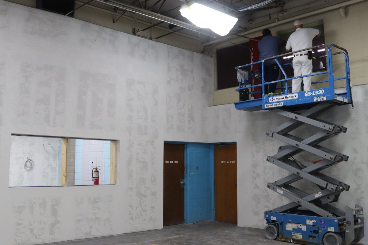 GreatPlainsTech's tweet photo. Transformation Tuesday! The old diesel shop at GP Tech is getting a glow up and becoming the salon for the new Cosmetology program. Construction is well underway, and this space will soon be filled with salon stations and students! 💇💅 #GPTech #gptc https://t.co/caacqmVyFw