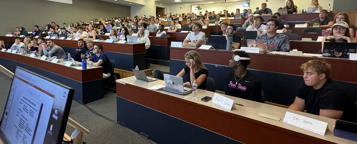 PSUPoorman's tweet photo. First Day in #Comm170 “Sports Industry” ⁦@PSUBellisario⁩ … New venue (Berg) and roster size (180) https://t.co/7VQVc6rMAt