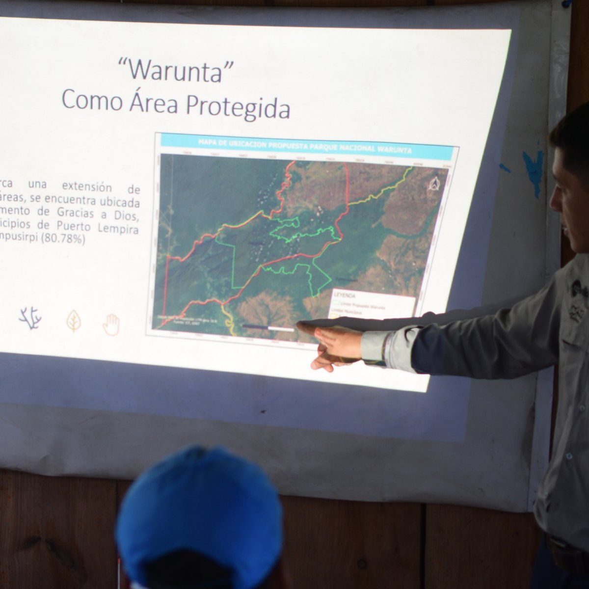 WCS_Mesoamerica's tweet photo. Comunidades indígenas en la #Moskitia dan su consentimiento para que #Warunta sea área protegida. Un paso clave para defender sus territorios. Con apoyo del Gobierno de Honduras y su campaña "Cero Deforestación".

Más info en: https://t.co/kzTgGtkLGf

@ICFHonduras https://t.co/tS3k4luhRi